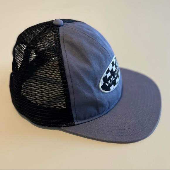 Volcom Charcoal and Black Cap - Picture 2 of 7